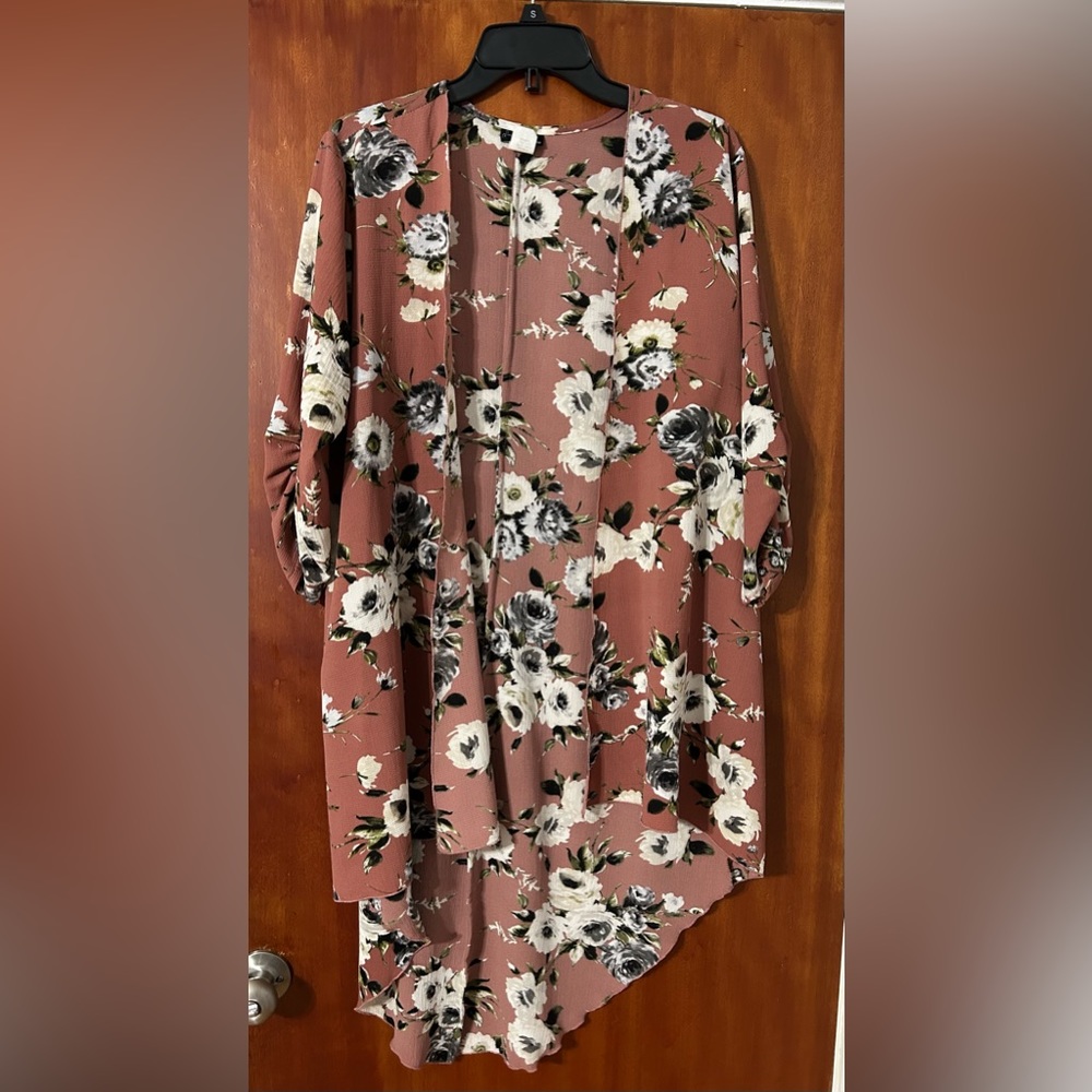 Women’s 3/4 Ruched Sleeve Floral Shrug